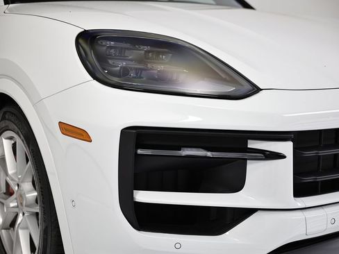 Certified 2025 Porsche Cayenne S AWD/4WD image 17