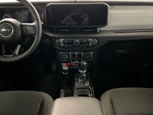 Used 2025 Jeep Wrangler Unlimited Sport AWD/4WD image 14