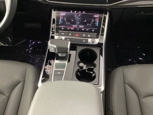 Certified 2025 Audi Q7 3.0T Premium w/ Convenience Package image 22