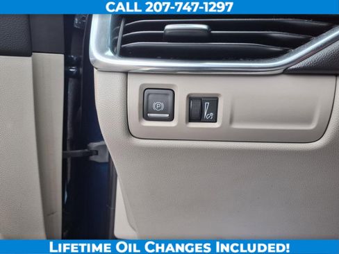 Used 2022 Cadillac XT4 Premium Luxury w/ Enhanced Visibility Package image 12