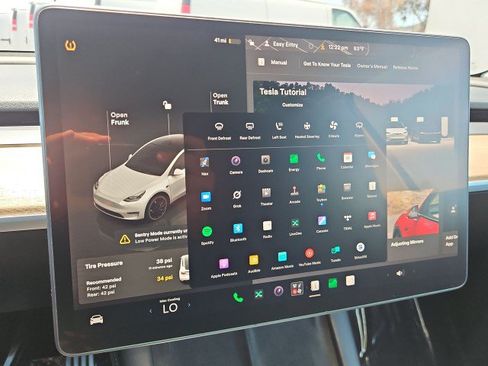 Used 2022 Tesla Model Y Performance AWD/4WD image 17