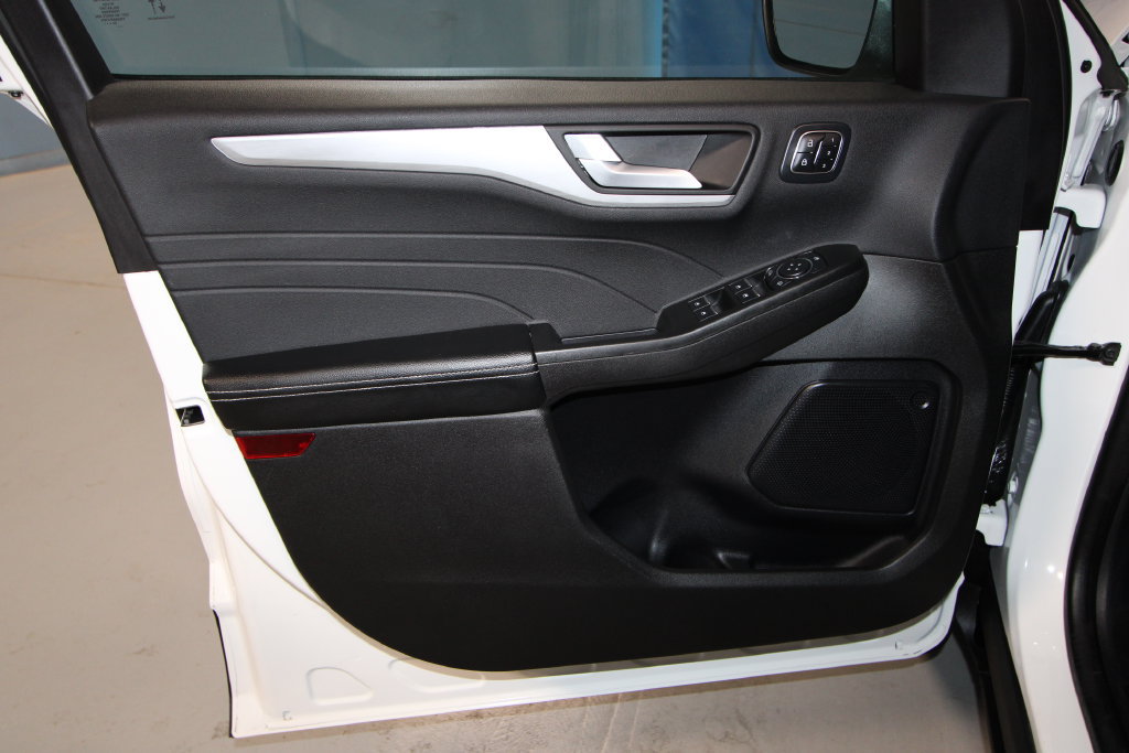 Used 2023 Ford Escape Platinum AWD/4WD image 5