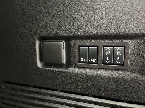 Certified 2025 GMC Yukon XL Denali w/ Sun & Power Step Package image 36