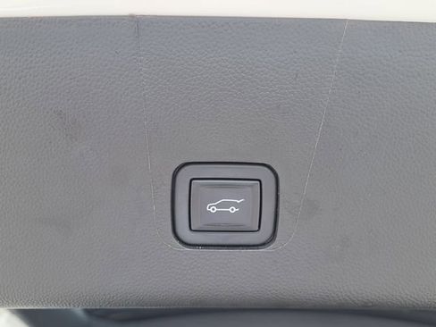 Used 2023 Chevrolet Traverse Premier w/ Redline Edition FWD image 8