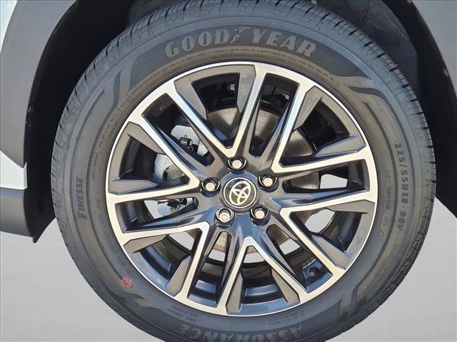 Used 2026 Toyota Corolla Cross XLE w/ Convenience Package FWD image 24