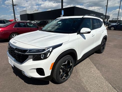 Used 2024 Kia Seltos EX AWD/4WD image 1