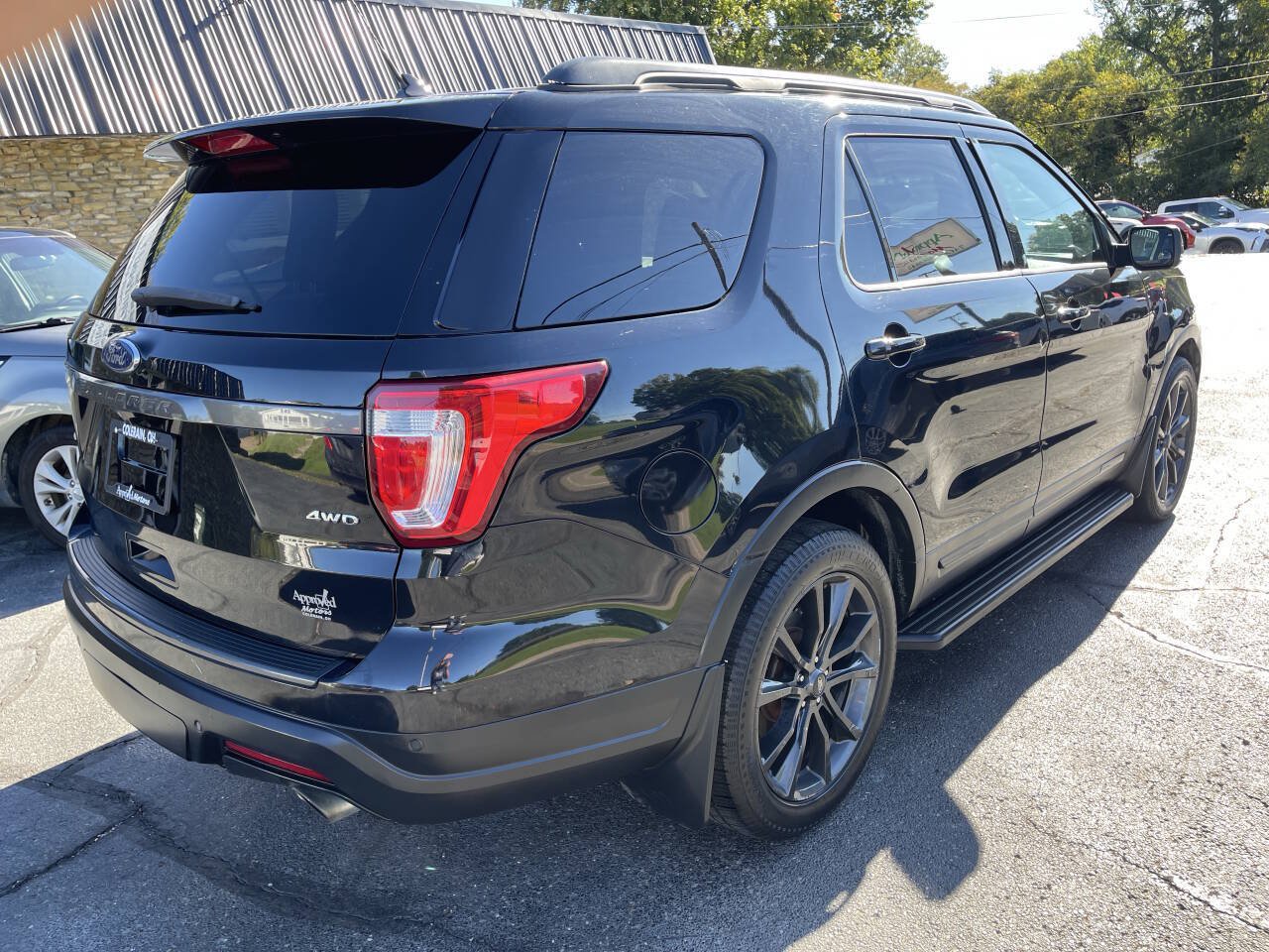 Used 2019 Ford Explorer XLT w/ Equipment Group 202A AWD/4WD image 3