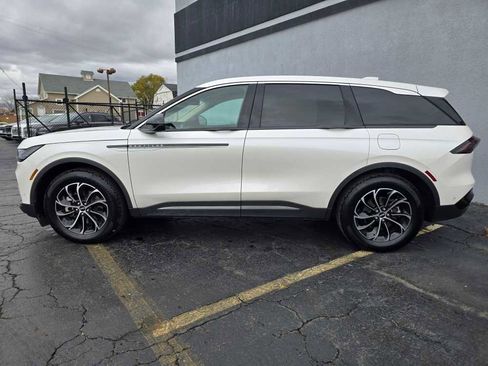 Used 2024 Lincoln Nautilus Premier image 8