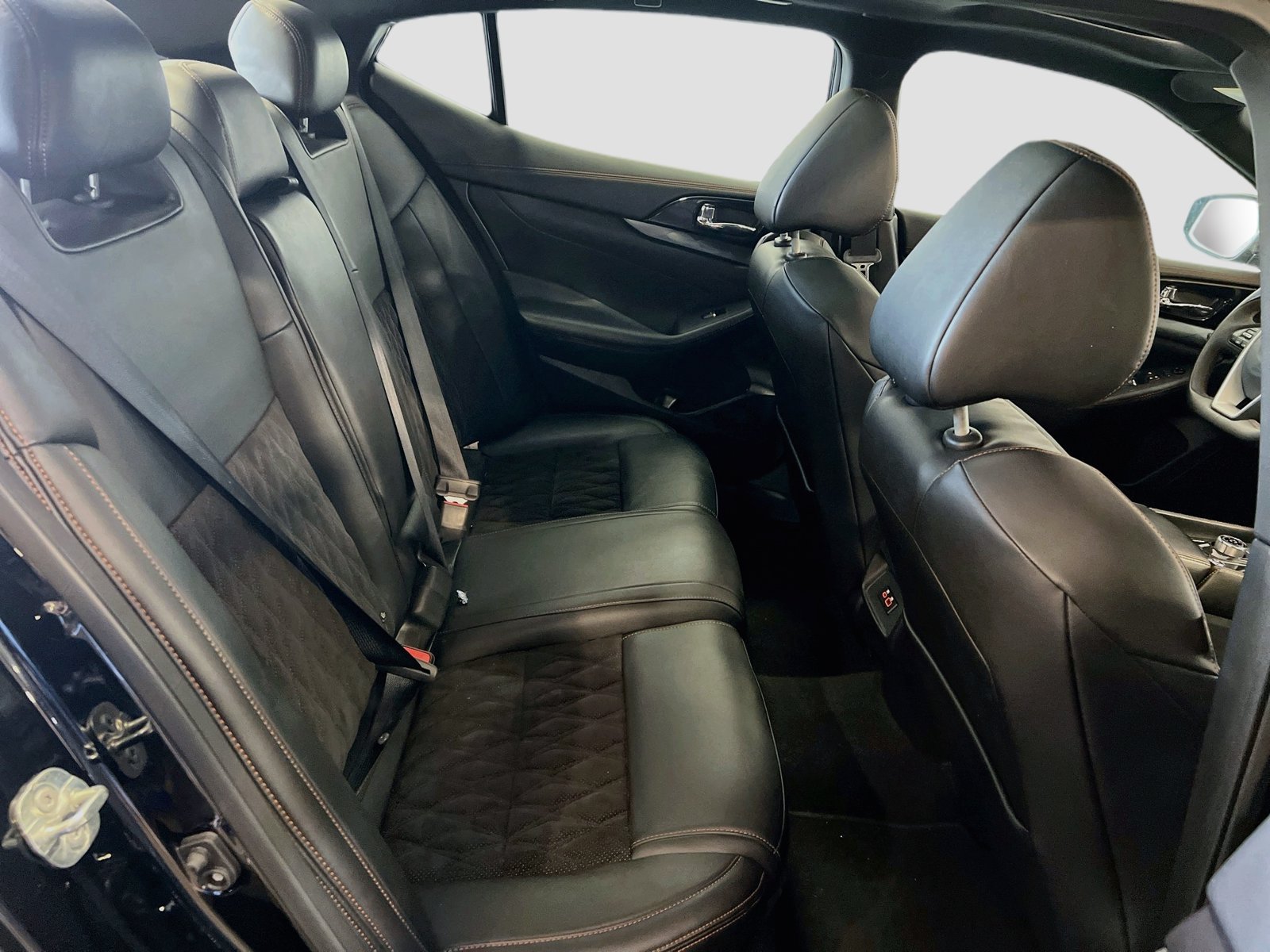 Used 2022 Nissan Maxima SR w/ Sport Mat Group FWD image 25