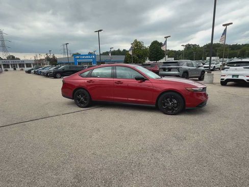 Used 2025 Honda Accord SE image 9