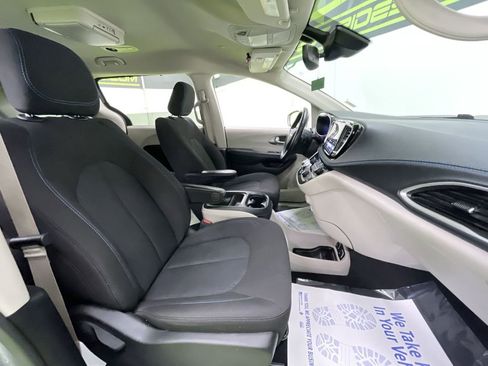 Used 2021 Chrysler Pacifica Touring w/ Cold Weather Group image 30