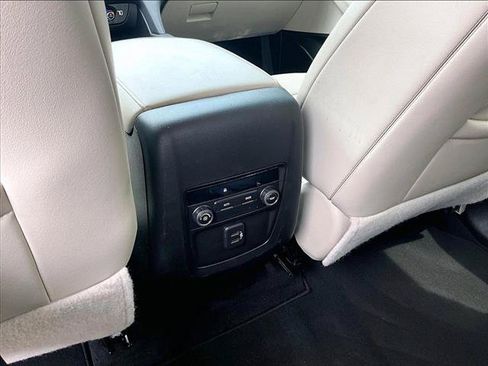Used 2024 Buick Enclave Essence FWD image 25