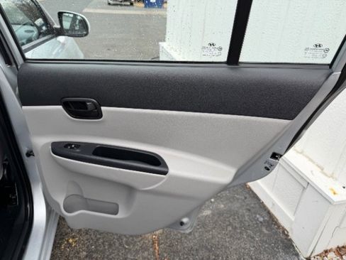 Used 2010 Hyundai Accent GLS w/ Premium Pkg 4 image 24