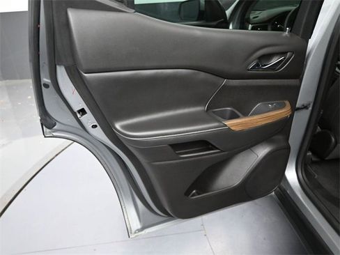 Used 2023 GMC Acadia SLE w/ Driver Convenience Package image 31