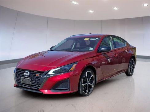 Used 2023 Nissan Altima 2.5 SR image 2