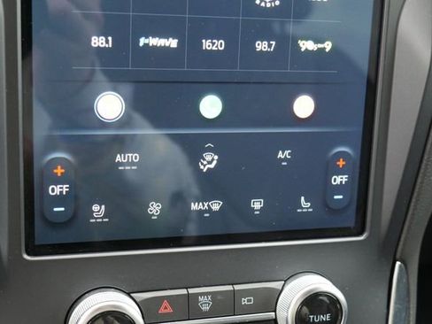 Used 2023 Ford Edge Titanium AWD/4WD image 21