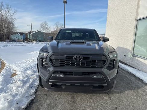 Used 2025 Toyota Tacoma TRD Sport image 3