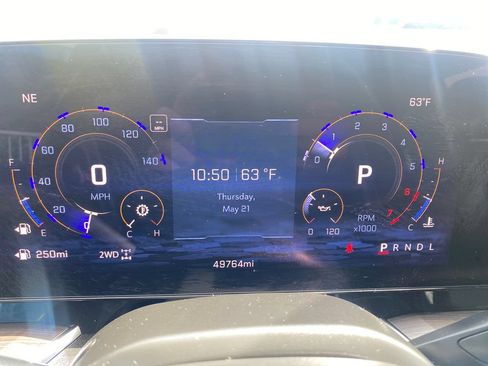 Used 2025 Chevrolet Suburban LT w/ Comfort Package AWD/4WD image 15