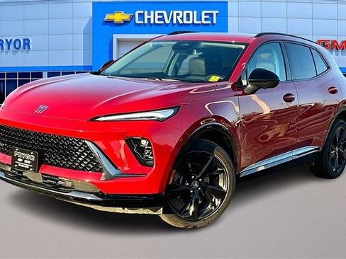 Used 2025 Buick Envision Sport Touring image 3