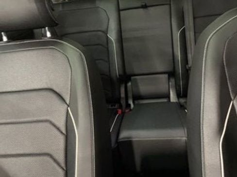 Certified 2022 Volkswagen Tiguan SEL R-Line image 24