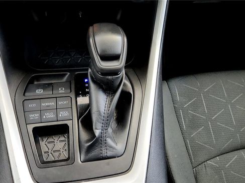 Used 2022 Toyota RAV4 XLE AWD/4WD image 28