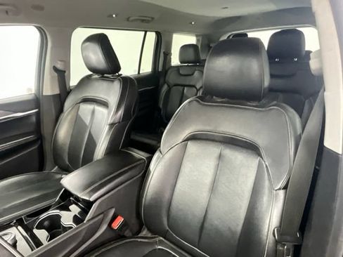 Used 2023 Jeep Grand Cherokee L Limited w/ Black Appearance Package AWD/4WD image 6