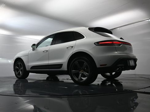 Used 2025 Porsche Macan image 48