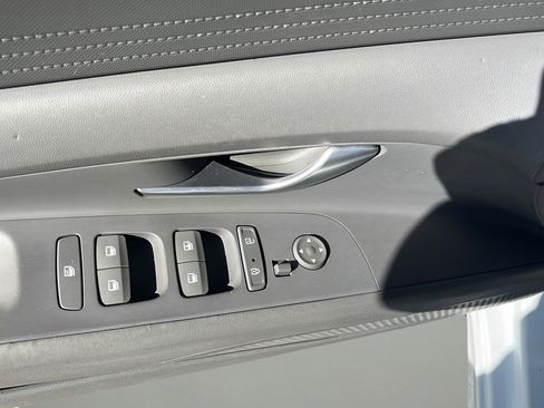 Used 2022 Hyundai Elantra SE w/ Preferred Accessory Package FWD image 18