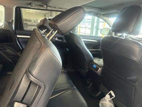 Used 2018 Toyota Highlander XLE FWD image 12