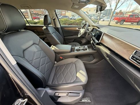 Used 2024 Volkswagen Atlas SE image 42