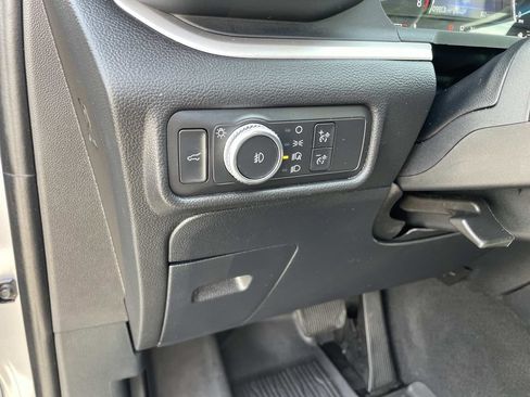 Used 2021 Ford Explorer XLT w/ Equipment Group 202A RWD image 19