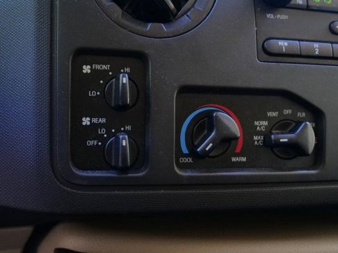 Used 2014 Ford E-350 and Econoline 350 XLT RWD image 10