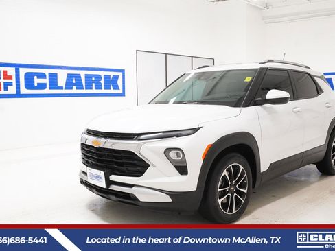 Used 2025 Chevrolet TrailBlazer LT w/ Convenience Package FWD image 1