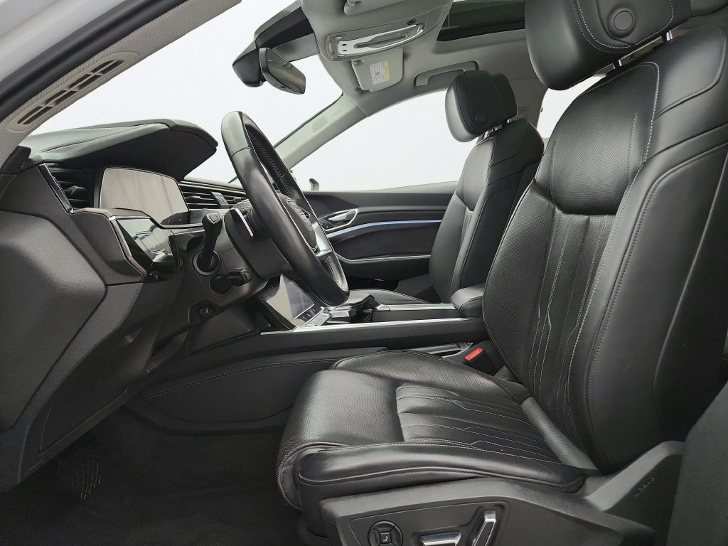 Used 2019 Audi e-tron Prestige w/ Prestige Package AWD/4WD image 10
