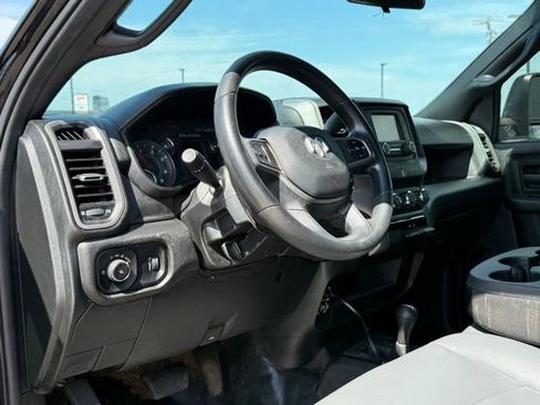 Used 2024 RAM 3500 Tradesman w/ Chrome Appearance Group AWD/4WD image 21