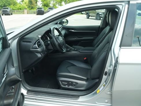 Used 2023 Toyota Camry SE FWD image 12