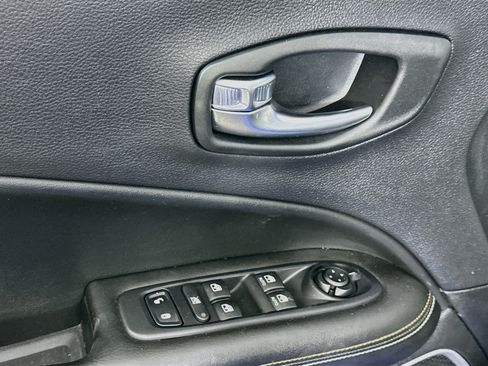 Used 2019 Jeep Compass Sport FWD image 15