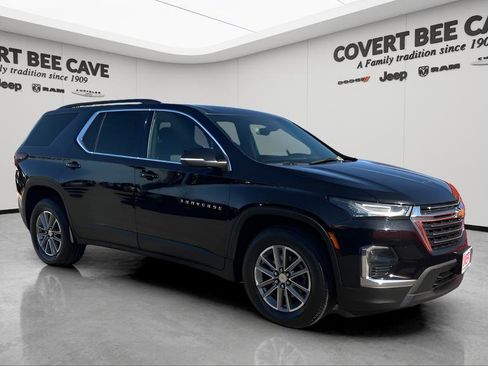 Used 2023 Chevrolet Traverse LT image 1