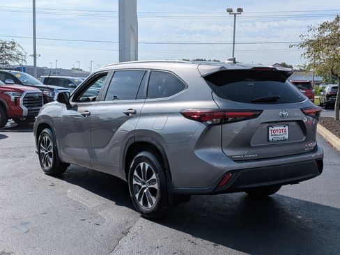 Certified 2025 Toyota Highlander XLE AWD/4WD image 6