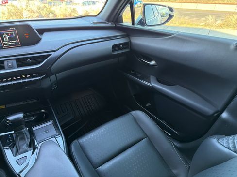 Used 2022 Lexus UX 200 w/ Accessory Package (Z1) FWD image 13