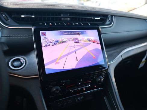 New 2025 Jeep Grand Cherokee Limited image 19