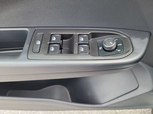 Certified 2024 Volkswagen Taos SE w/ Panoramic Sunroof Package FWD image 28