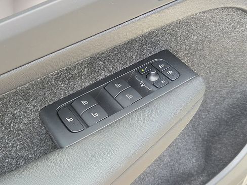 New 2026 Volvo XC40 B4 Core FWD image 22