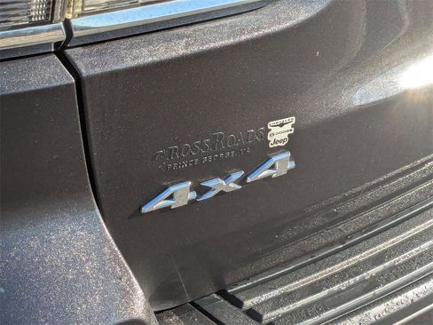 Used 2020 Jeep Grand Cherokee Laredo w/ 18" Wheel & 8.4" Radio Group image 12