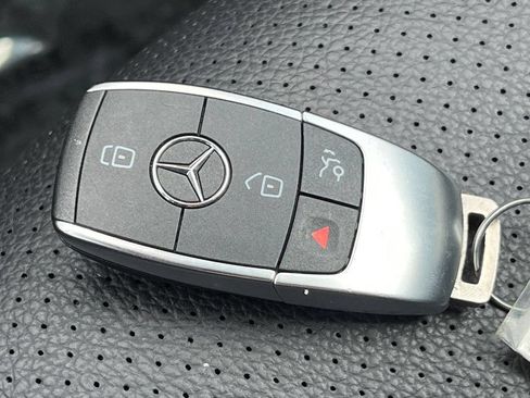 Used 2022 Mercedes-Benz GLC 300 4MATIC w/ Premium Package Lite image 32