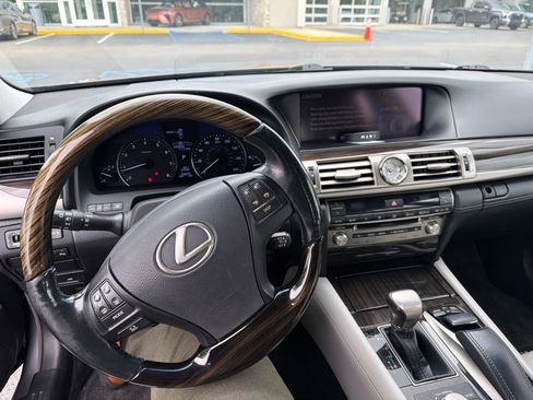 Used 2013 Lexus LS 460 w/ Comfort Pkg RWD image 6
