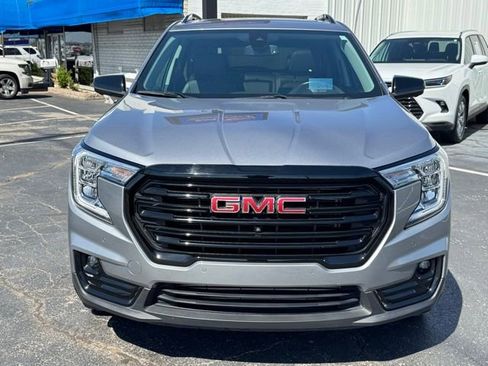 Used 2023 GMC Terrain SLT w/ Tech Package FWD image 2