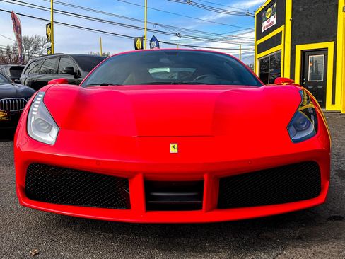 Used 2018 Ferrari 488 GTB image 2