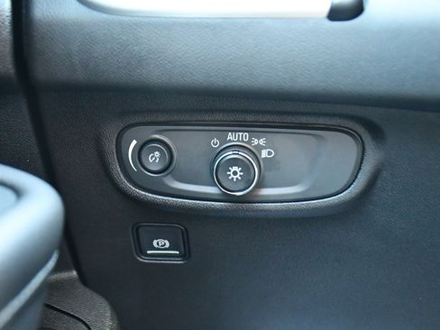 Used 2022 GMC Terrain SLE w/ Driver Convenience Package image 28