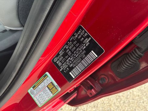 Used 2025 Hyundai Elantra Limited FWD image 29